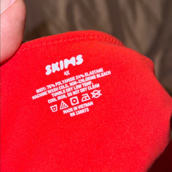 Skims Fits Everybody Long sleeve Square Neck Thong Bodysuit Plus Size - Picture 3 of 9